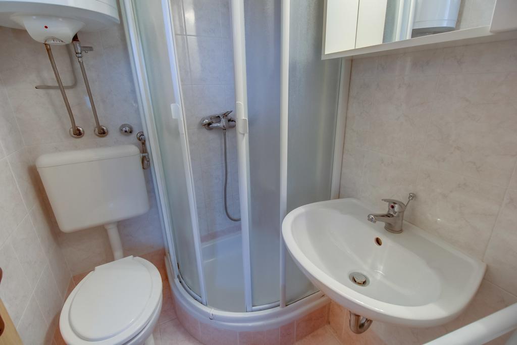 Apartments Franjo مالي لوشينغْ الغرفة الصورة