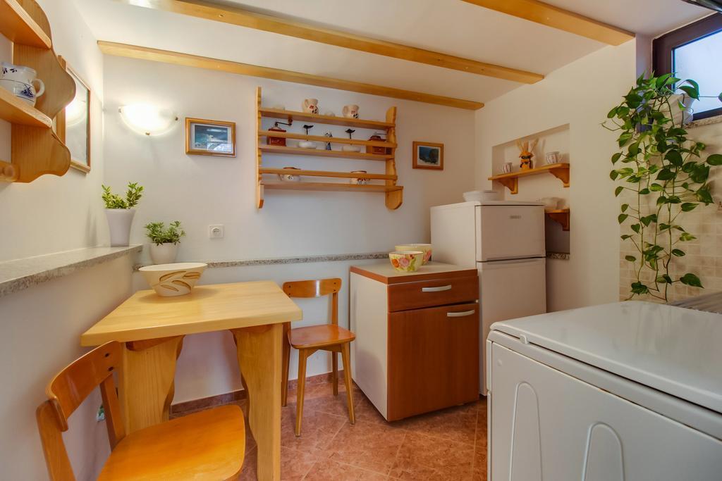 Apartments Franjo مالي لوشينغْ الغرفة الصورة