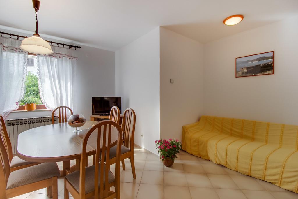 Apartments Franjo مالي لوشينغْ الغرفة الصورة