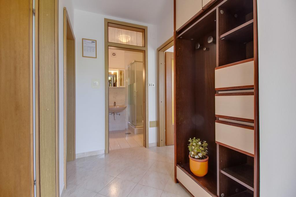 Apartments Franjo مالي لوشينغْ الغرفة الصورة