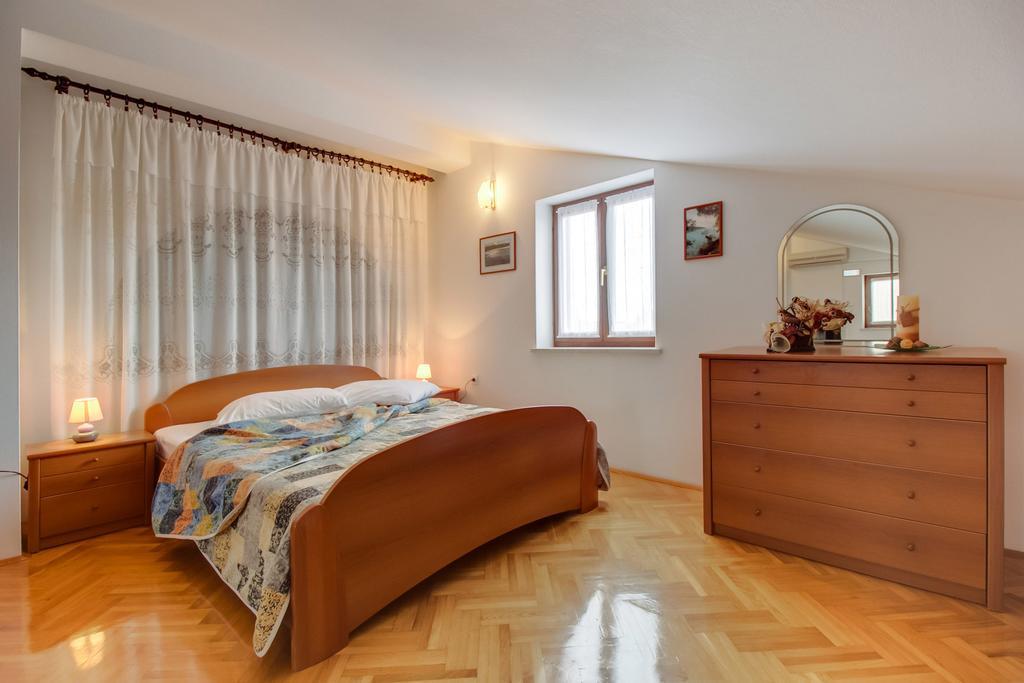 Apartments Franjo مالي لوشينغْ الغرفة الصورة