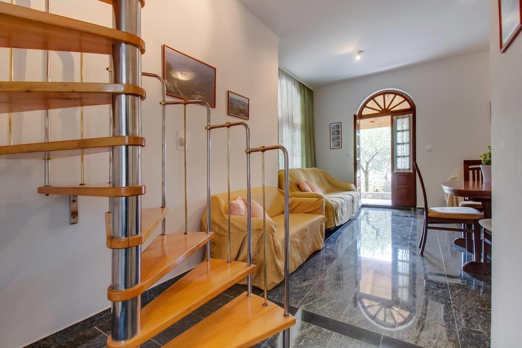 Apartments Franjo مالي لوشينغْ الغرفة الصورة