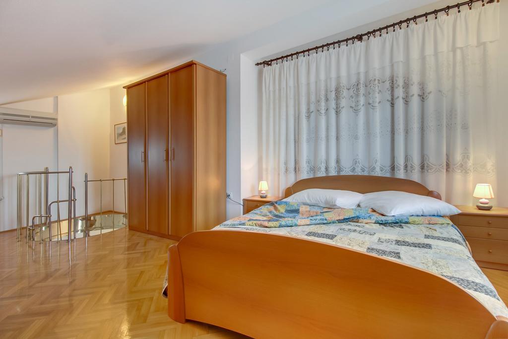 Apartments Franjo مالي لوشينغْ الغرفة الصورة