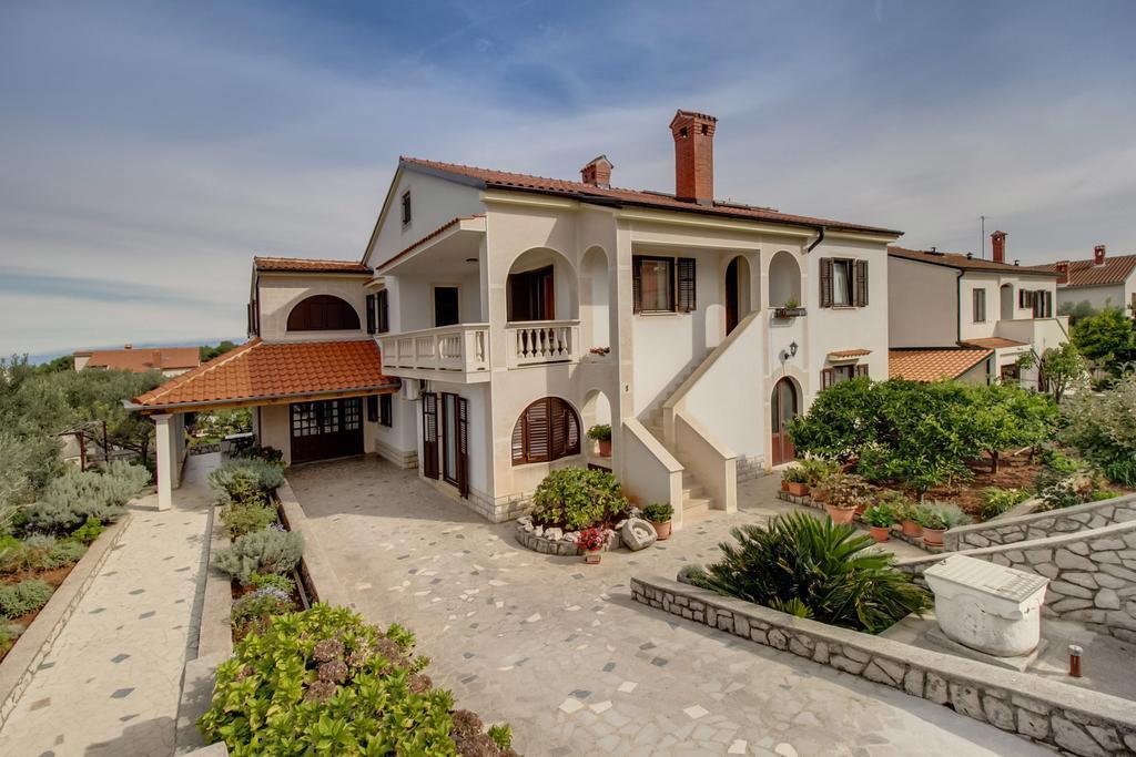 Apartments Franjo مالي لوشينغْ الغرفة الصورة